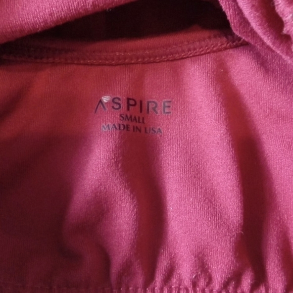 Spire Nwot Athletic Fitness Workout Top With Built - Picture 2 of 4